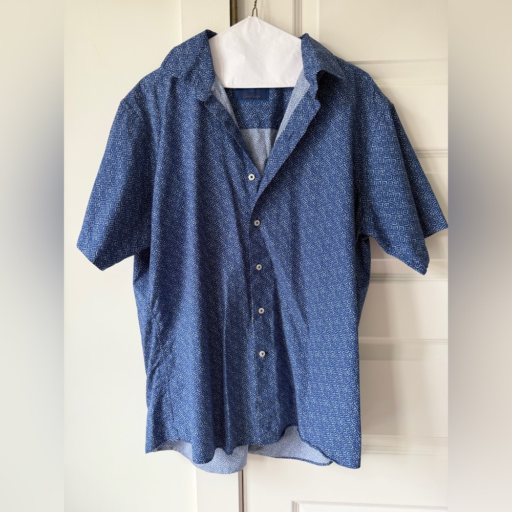 David Donahue Blue Short-Sleeve Button-Down Shirt with Geometric Print